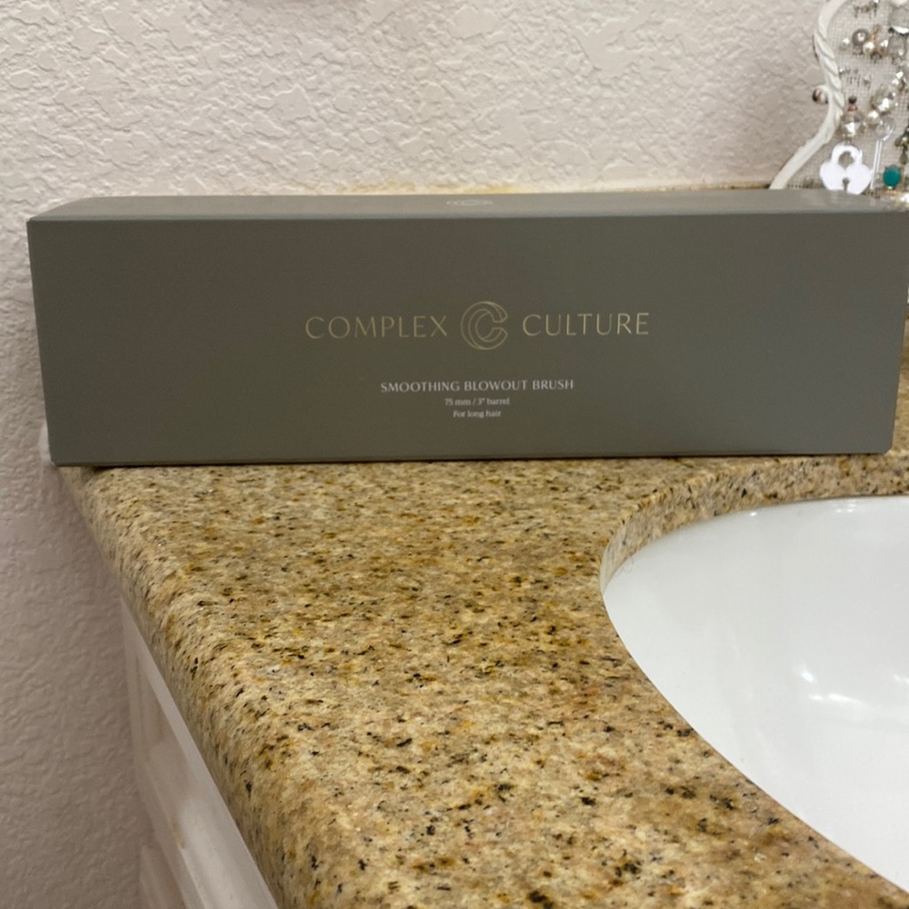 Complex Culture Smoothing Blowout Brush
